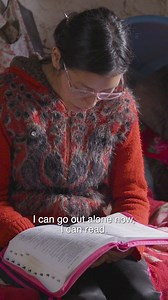 On the outskirts of Totonicapan, Guatemala, 21-year-old Victoria Isabel resides with her mother and father, weaving beautiful traditional textiles to sell at the market. For an entire year, Victoria lived with cataracts in both her eyes, which severely limited her eyesight, ability to work, and self-confidence. “I’d keep my head down so no one could see my eyes with cataracts,” she explained. “[People] would laugh at me.” When her mother saw a flyer for one of Seva’s partner eye clinics, it was 