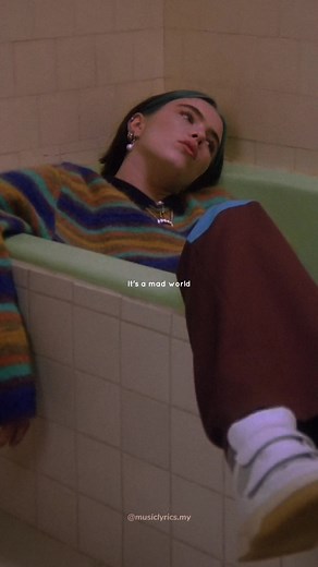 Supalonely - BENEE (feat. Gus Dapperton) Music Video