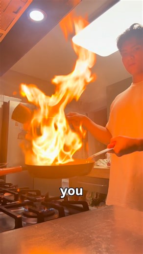 giomi on Instagram: "burger CODE GIOMI20MONTHLY: @busolvapp is my personal, intuitive AI tracking, text input based calorie tracking app. Get less off your first subscription! #cooking #viral #gymmemes #bodybuilding mealprep"