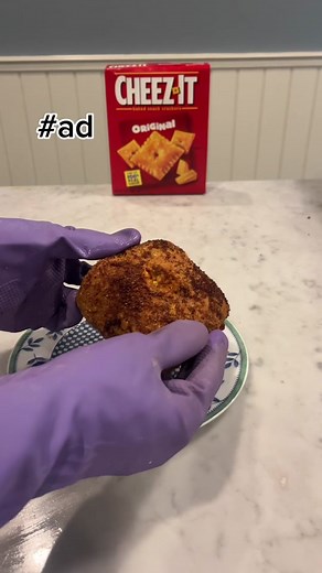 #ad giant deep fried @Cheez-It #WantItNeedItCheezIt #food #cheese​