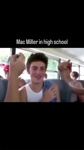 The Hip Hub on Instagram: "Mac Miller freestyling on the school bus while still in high school. During his teen years, Miller went by the stage name Easy Mac, releasing multiple mixtapes under the name and even forming a group called The Ill Spoken with fellow Pittsburgh rapper Beedie. #macmiller #freestyle #earlsweatshirt #easymac #hiphop"