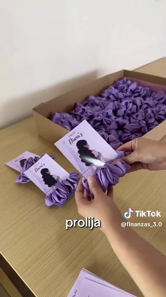 Colita de 50 centavos convertida en rosa 3D con un doblez