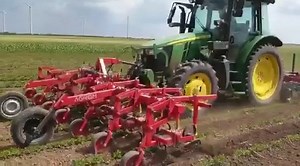 16K views · 168 reactions | Soja hacken mit einem #JohnDeere 5090R, #Agrom Hackgerät und #Hatzenbichler Striegel, danke an Marco Wenhardt für das #HandyVideo per Nachricht. | profi | Facebook