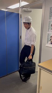 #DICプラスチック さんの折りたたみヘルメット #IZANO2 は、簡単に折りたためて、営業カバンにも収納できます。