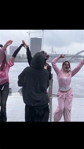 Dancing in the rain #kpop #inpublic #rain #kiiikiii #kiiikiii_404_newera #ukraine