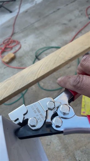 Crimping gutter tool