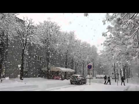 Enormes copos de nieve capturados en cámara lenta (HD)