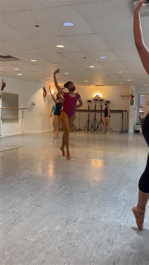 2.6M views · 10K reactions | You wanted to know what HIPLET BALLERINAS training looks like…….. The future HIPLET BALLERINAS……en Pointe (These students are ages 10-16) #Hiplet #Ballerinas #HomerBryant #HipletNext | Hiplet Ballerinas | Facebook