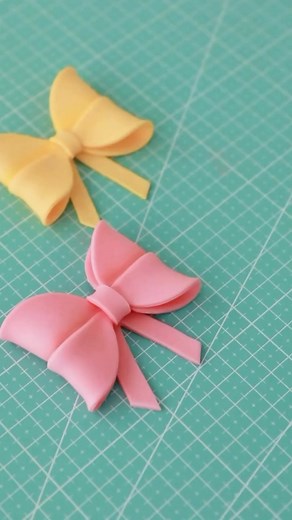 Easy fondant bow using just a round cutter! It’s simple, clean and super satisfying to make ❤️💯 #fypシ゚ #reels #caketutorial #diycake #trendingvideo #explore #fondantart #bowtutorial | TEMMIE EVENTS