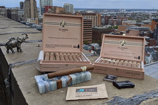 Avo Classic Dominican Cigar Review | By Avo Uvezian & Henke Kelner