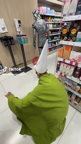 How to Walk Like Crawly the Gnome | Gnomos Enanos Verdes Meme