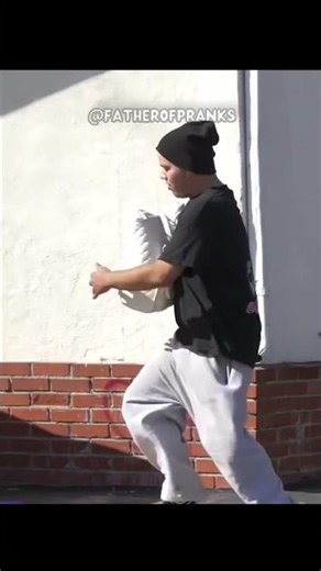 EXPLODING PURSE PRANK ON THIEVES