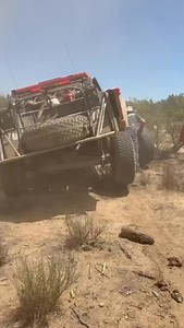 This is how you change a flat tire in the middle of a race in Baja. Watch the 6th SCORE BAJA 400 official stream live on our youtube channel on September 13 at 8:00 AM @bfgoodrichtires @Ford @methodracewheels @sylvaniaautomotive @vpracingfuels @polarisrzr @optimabatteries @autozonemexico @ruggedradios @kingshocks @lasernut #scoreinternational #worlddesertchampionship #ensenada #bajacalifornia #survivingbaja #baja400 #baja1000 | SCORE International