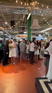 They got MARRIED AT THE MARKET! Today, in the midst of Super Bowl parade madness, Arch Court in Reading Terminal Market was all love for 10 couples tying the knot on Valentine’s Day. When the parade was announced we knew we had to carry on with this event as planned because this is the City of Brotherly Love and Sisterly Affection and there is nothing more Philly than this 💚 Thank you to @chefbeth01 for officiating, @marketblooms for beautiful bouquets and boutonnières, @flyingmonkeyphilly for 