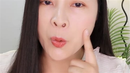 迪迪悬油次抛真能处！熬夜暗沉脸用完一周，肌肤像喝饱水般透亮嫩滑，告别暗黄疲惫感。独立小支设计方便携带，精准用量不浪费，油养护肤新体验，轻松还原年轻好气色。