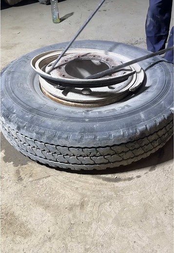 Tube big Tyre open just so easy tube Tyre kaise khulte Hain #tyre #mechanic #truck #shortvideo #repair @TheTireDoctor @PAK AutoWheels