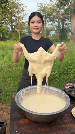 104K views · 1.7K reactions | Golden fried chicken and crispy fried fish mixed with fresh yard-long beans — one bite and you’ll fall in love! The sound of the crunch, the aroma in the air, this recipe will make your kitchen smell like heaven! | Spoonful Secrets | Facebook