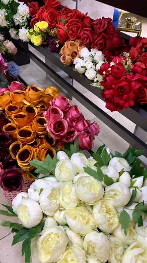 2.1K views · 15 reactions | Nouvel arrivage ❤️ Plusieurs modèles et couleurs de fleurs pour decorer ou pour offrir  ☎️tel: 0557103507 / 0770265120☎️ Adresse :Draria boujamaa tamime à côté de la mosquée  el ansar  La livraison disponible 58 wilaya marhba bikoum ❤️ | At Home Déco Draria | Facebook