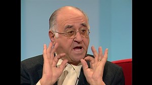 12K views · 427 reactions | "Ich habe auch vor dem Trivialen nicht zurückgeschreckt, das gehört ja auch alles zu unserer Gesellschaft." Eine traurige Nachricht: Der großartige Alfred Biolek ist im Alter von 87 Jahren gestorben.  2004 hat der Entertainer und Pionier des Talkshow-Genres mit Sandra Maahn auf dem Roten Sofa darüber gesprochen, warum er sich aus dem Talk zurückgezogen hat. | DAS! im NDR Fernsehen | Facebook