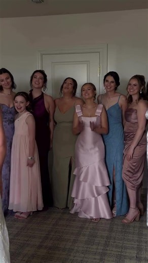 If you needed a sign to do a first look with your bridesmaids here it is🥹