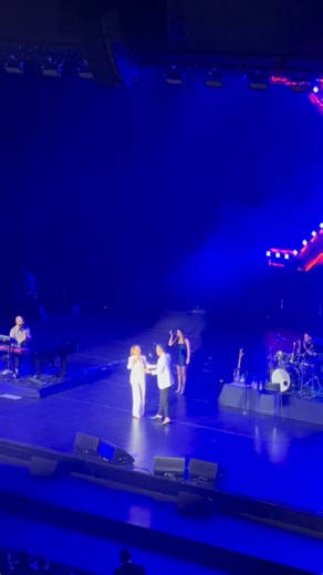 Neda Ukraden on Instagram: "Bravo Lexington band! ❤️ Hvala Beograde 🤍👏🏻👏🏻👏🏻Veče i energija koja se pamti! @bojanvaskovic_official @lexington_official #nedaukraden #lexingtonband napolaputa"