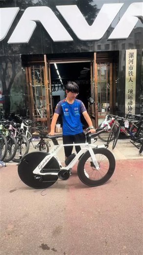 瑞豹戈梅拉，200w匀40码⚡ 瑞豹戈梅拉这台车，200w功率下能匀40码，就问你香不香？17岁小朋友已经起飞啦🛫#提新自行车了 #车轮驱动bike #好物推荐🔥 #好物推荐分享 #铁三车