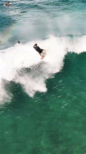 Nice trick! #surfers #surfing #surf #waves #ocean #northshore #oahu #hawaii