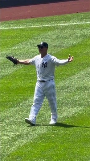 Swisher salutes Bleacher Creatures at Yankees’ Old Timer’s Day 🫡#shorts