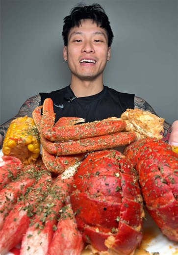 Messy seafood boil Mukbangs . . . . . . . . . #asmrfood#bigbites#foodie#yummy#messy big back messy Mukbangs chilli cheese dogs lasagne pasta chipotle burgers buldak samyang carbonara ramen noodles burger whopper McDonald’s Taco Bell chipotle creamy pasta dessert pastries fruit cookies brownies dessert cake.