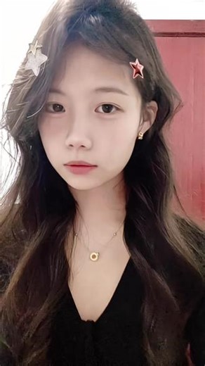 我跑来更新啦 别再再掉粉了😭#偶尔卖个萌 #卖个萌撒个娇可甜可酷可温柔 #低像素live #等等我先摆好造型