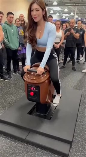 Gym Rodeo Machine Causes Hilarious Crowd Reaction