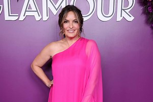 Mariska Hargitay Looks Breathtaking Sitting in Antelope Canyon on Vacation (PICS)