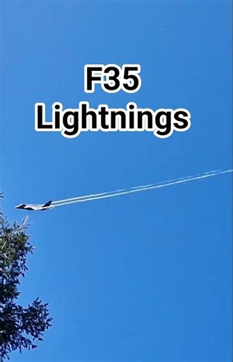 F35 Lightnings Scream Through The Mach Loop After An Unusual Pass