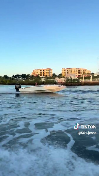 Dat 2 stroke sound 😫 #21superboat #fyp