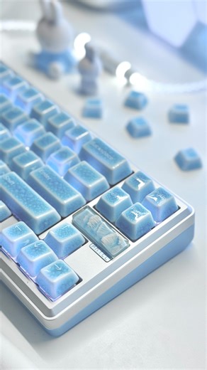 Arcs ☁️ on Instagram: "Perfect keycaps for frosty setup? 🧊 If you’re looking for satisfying thocks + icy ceramic feel, you have to try this build: @cerakey_official Blue Crazed V2 keycaps with @gateron.switch Smoothie Linear on the @varmilo Sword 68 aluminum keyboard 🌊❄️ 🔗 in bio 🛒"