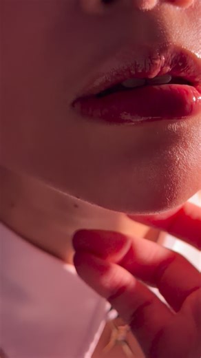 海爾陛下二世 on Instagram: "就最近看太多同款reels 加上測試iPhone17pro的拍片有多高清 就是清到所有唇紋都看到。 友情出演手手役 @ssuizzz"