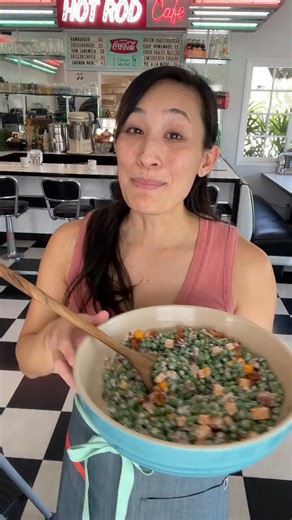 Find the recipe in the comments. Add a splash of green to your Christmas table with this vibrant pea salad! Tossed with crunchy bacon, and a creamy dressing, it's a refreshing and nutritious addition to your holiday menu. 🌟🥦 #FestiveSalads #HolidaySideDish #ChristmasMenu | Jessica Gavin