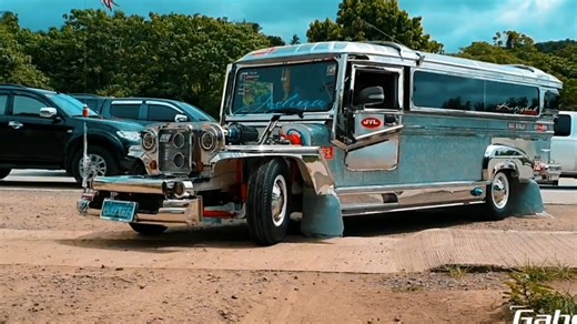 Thai-Inspired Jeepney: Unique Design and Customization