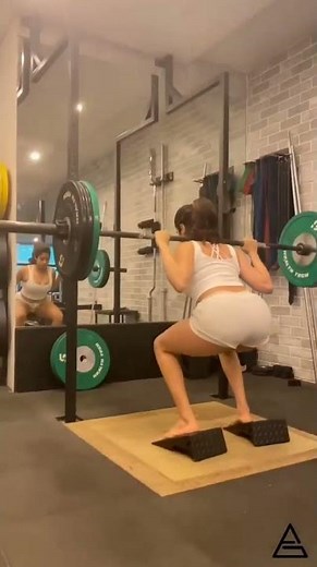 WATCH: You Can't miss Janhvi Kapoor's Hot and Intense Legs Workout | Dostana 2 | Arjun Kapoor