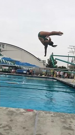 Julia Jackson Diving-Front Somersault Full Twist