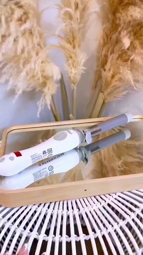 🧁12 BIRTHDAY GIVEAWAYS🧁 ⁠ The Beachwaver turns 12 in 4 days! We’re so excited and want you all to celebrate with us with our 12 Days of Giveaways! 🎁 for DAY 8 we are giving away Giveaway Day 8 Prize: White S Series (all 3 sizes!) Lavender Darby Clips Good Vibes Kit ⁠ Here’s how to enter! ⤵️⁠ 🧁 Follow @thebeachwaver ⁠ 🧁 Like this post⁠ 🧁 Tag a friend and comment which barrel size you would most want to try (.75”, 1” or 1.25”) ✨ BONUS ENTRY: share to your story ⁠ Giveaway ends 1/22 @ 11:59pm