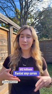 💪 “Twist my arm” = persuade someone to do something (often in a fun or friendly way!) 💬 Examples: “You’ve twisted my arm — I’ll come out for dinner!” “We twisted his arm and he finally came to the party.” ✨ CEFR Level: B2 #idiomas #english #learnenglish #vocabulary | Learn English Lauren