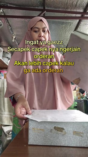 Slow respon ya gaezz Harap bersabar..mau fast track langsung japri me..link di profil Mau ikut po lapis legit Lebaran bisa dari sekarang sebelum harga naik. Harga lapis legit original 480.000 Full kuning telur,gluten free ,tanpa bumbu spikoek, butter wijsman #lapiswijsman #openpo #lapislegit #kuelebaran #lapislegitpremium