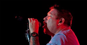 Smash Mouth Frontman Steve Harwell Retires After Disturbing Festival Appearance [Video]