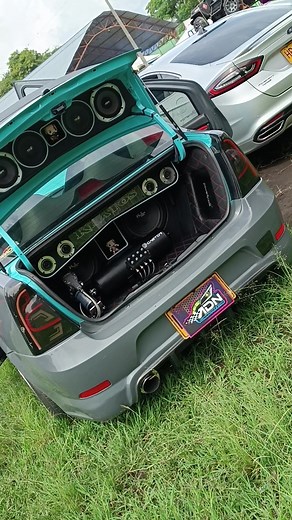 Tuneando un Renault Logan con Sistema de Audio y Suspensión de Aire