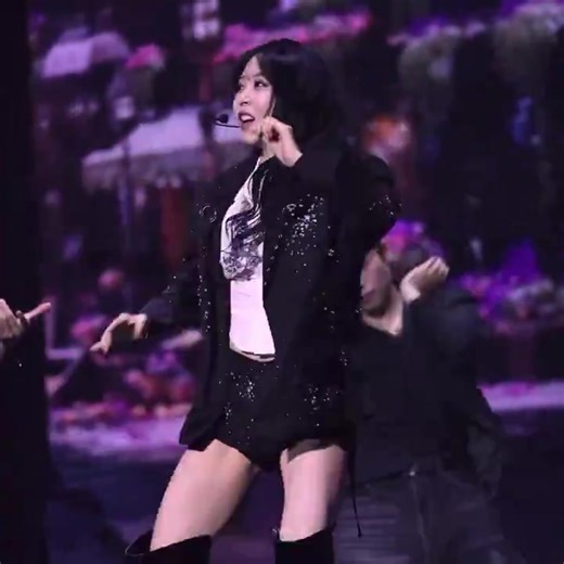 5.2K views · 264 reactions | 251123 'TOUCHIN&MOVIN' fancam ©️swb #MAMAMOO #마마무 #SOLAR #솔라 #MOONBYUL #문별 #WHEEIN #휘인 #HWASA #화사 | Kim Yea Ji | Facebook