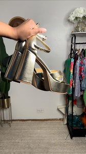 4 Shoe Summer Trends that are comfortable and plus size friendly. #kohlspartner Honestly, regardless of your size, shopping for comfortable shoes can be a struggle. I’ve found that as I’ve gotten older, my body needs the proper support specifically for my non-Megan Knees hun. So here are three things I keep in mind when shopping for shoes no matter the price. One- Know your feet. Listen to your body. It will tell what it needs. It’s not about the price tag as much as it’s about the quality of th