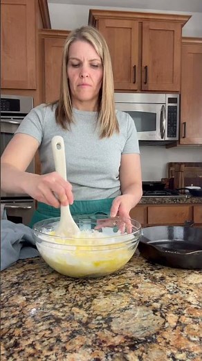 Cast Iron Skillet Cornbread!! #castiron #cornbread
