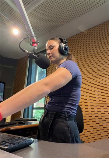 In honour of getting harry tickets today here’s the break I did coming out of appeture 🥰🥰 #harrystyles #melbourne #show #tickets