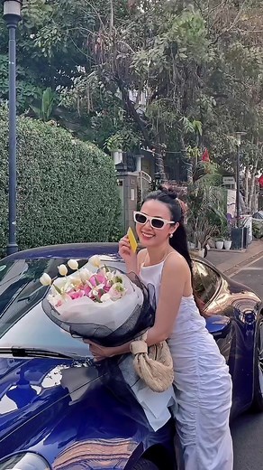 Ai mà tặng hoa cho mình vậy ta ? Ngại ghê áh ta ^^ #midu